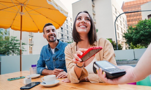 Blog: Warum zahlen Frauen anders als Männer?